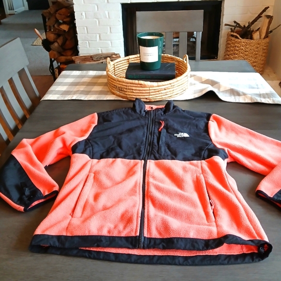 The North Face Jackets & Blazers - The North Face womans like new size L